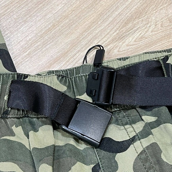 NWT Pam & Gela Camo Cargo Pants with Belt Size S Multicolor - Picture 8 of 13